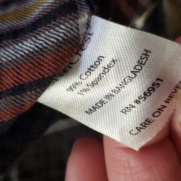 Light wt plaid button down szM - Picture 6 of 9